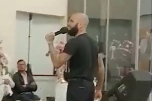 西媒：阿尔维斯近来成为了一名传教士，此前他因性侵指控入狱