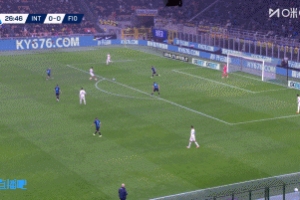 错失单刀！佛罗伦萨后场失误，巴斯托尼带球突入禁区后打门扑出