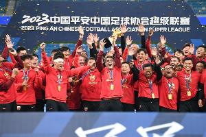 历史重演or复仇成功？海港两年前在大连人主场捧起中超冠军奖杯