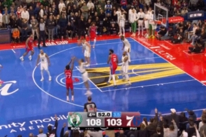 埃奇库姆和恩比德二人转 接他传球三分再中76人8-0分差缩小至2分