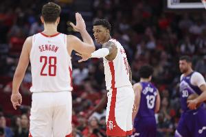 4帽平生涯纪录！申京更推：小贾巴里-史密斯的DPOY要来了