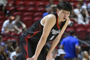 苏群：杨瀚森几乎没持球手递手的机会 喷子只会去喷他吃饭&谈恋爱