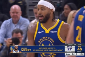 打你立足未稳！穆迪追身三分自信出手命中 也是生涯第300个三分