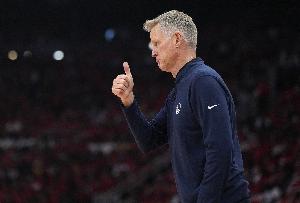 胸有成竹的样子！科尔：我的范特西球队3胜6负 其实我更担心这个