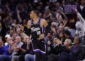 科尔：国王的老将们打进了关键球 发挥经验 我们的年轻人上了一课