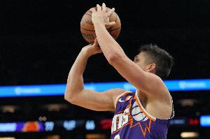 格雷森·阿伦这赛季场均16.6分4.9助1.6断3.6记三分 均为生涯新高